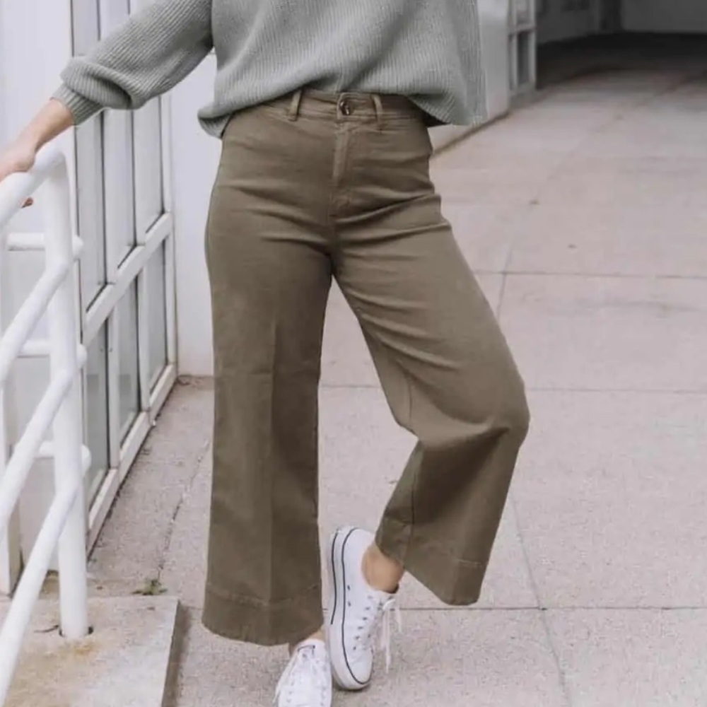 EUC Wide Leg Olive Green Jeans Loft size 8 or 29